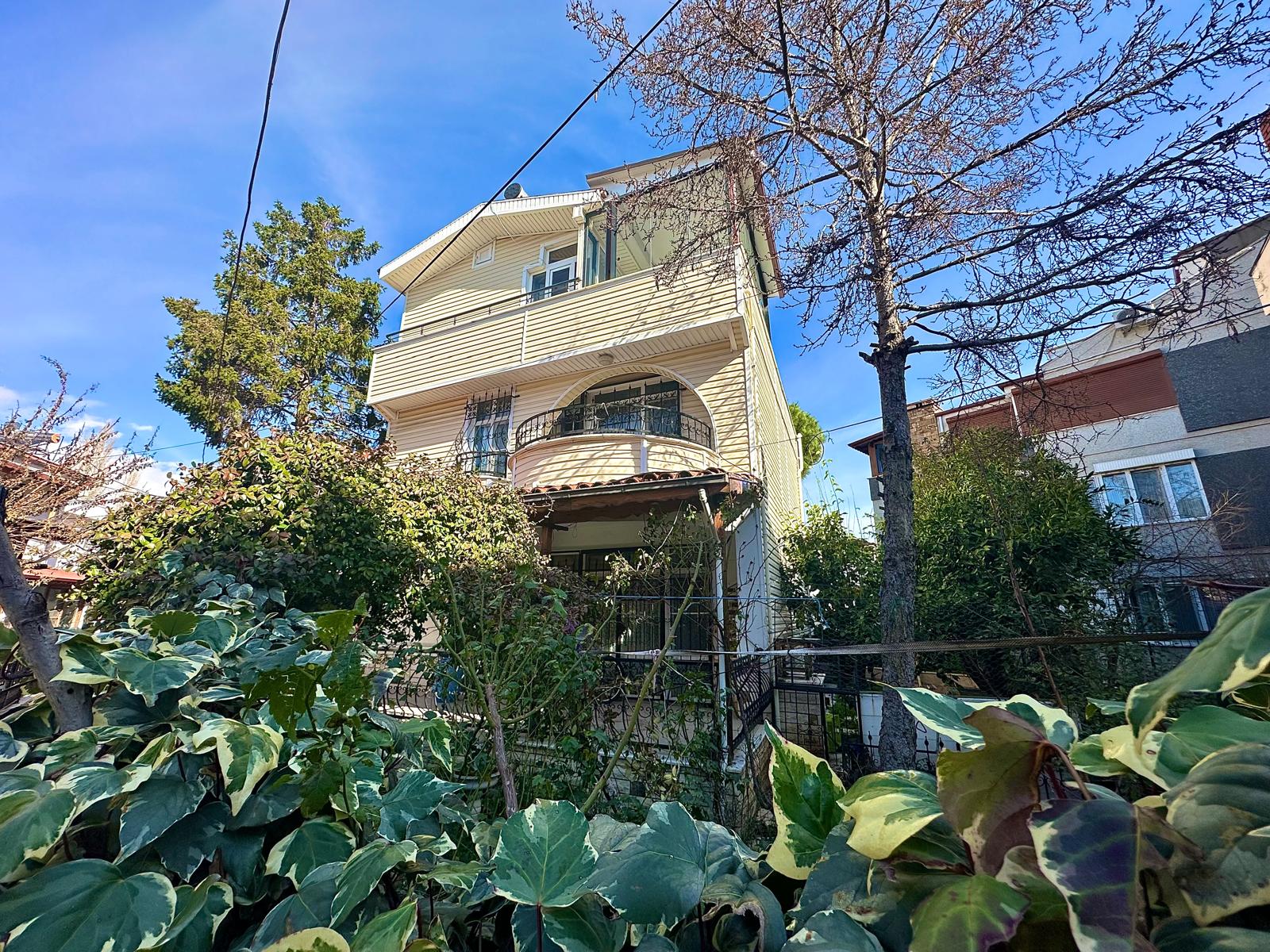 TEK YETKİLİ HOME AND CAR'DAN AKÇAYDA DENİZE 50 MT MÜSTAKİL VİLLA