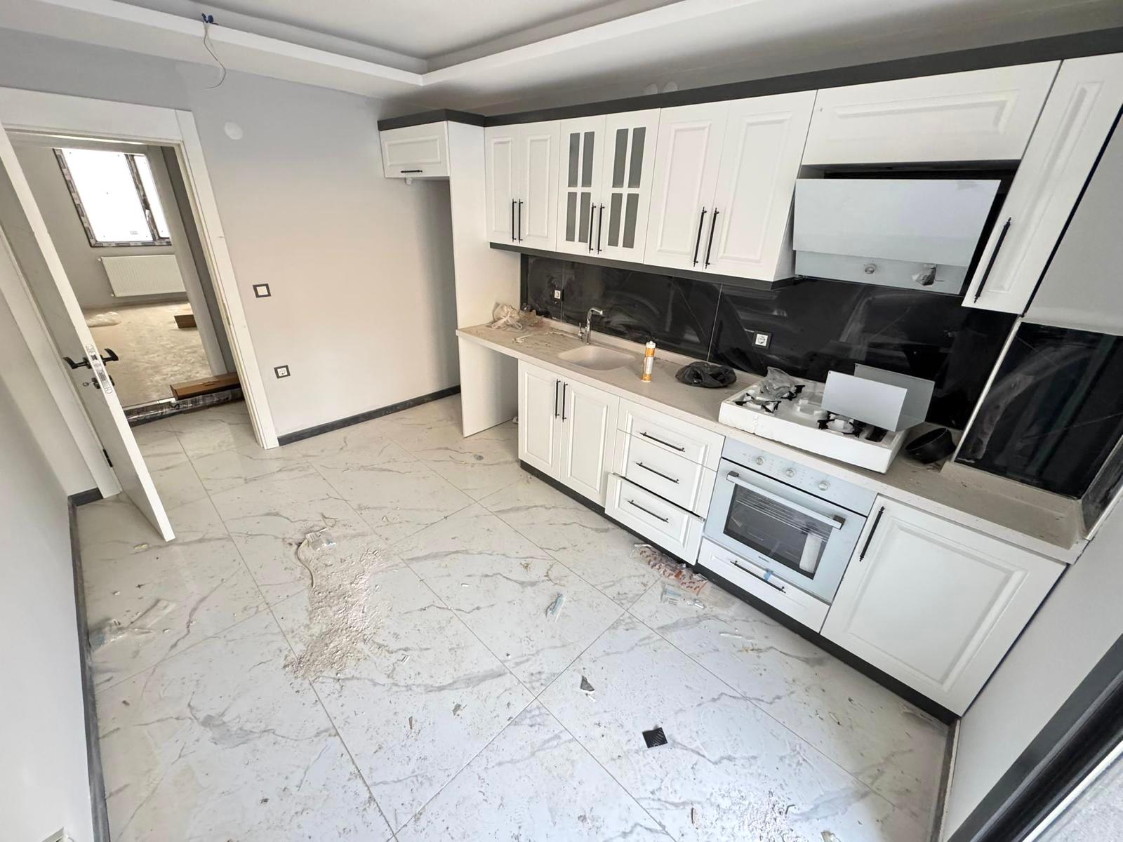 HOME AND CAR'DAN EDREMİTE AYRI MUTFAKLI ARA KAT 2+1 SIFIR DAİRE